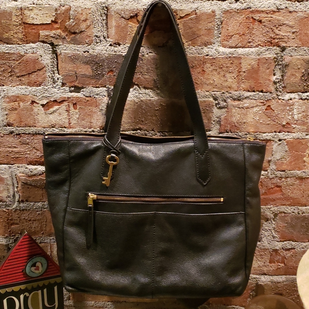 🖤Fossil Shoulder Tote 🖤